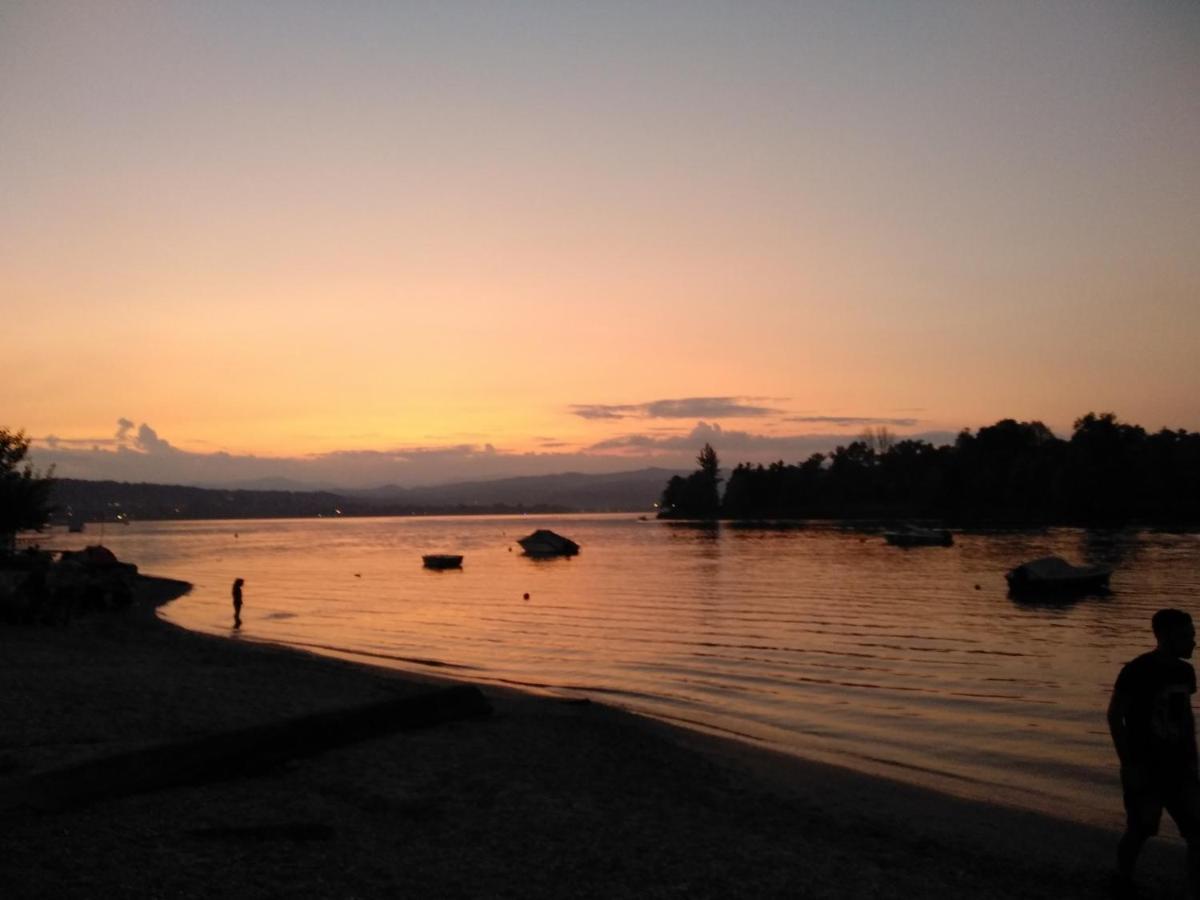 Appartamento Sul Lago Maggiore 卡斯特尔图-苏帕提茨诺 外观 照片